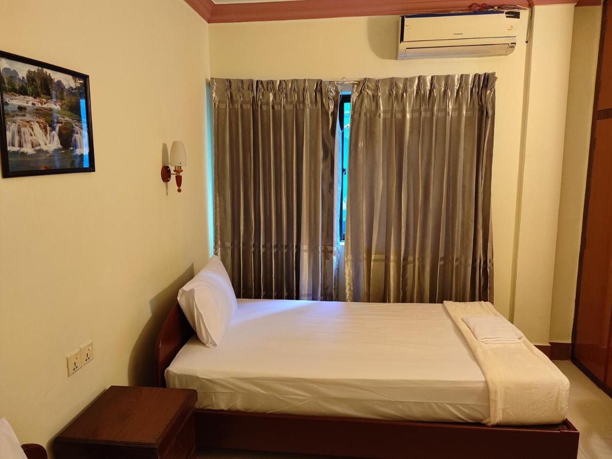 Galaxy Rs Hotel Phnom Penh Exteriör bild