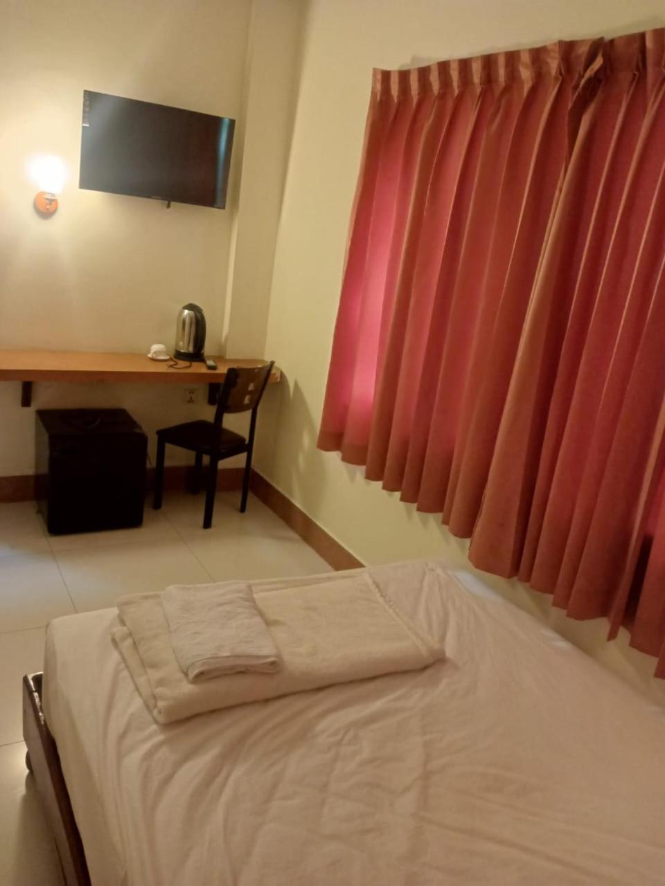Galaxy Rs Hotel Phnom Penh Exteriör bild