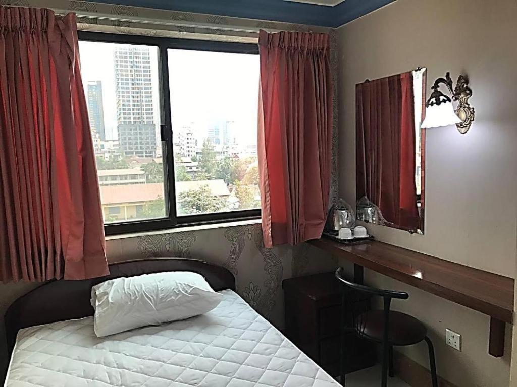 Galaxy Rs Hotel Phnom Penh Exteriör bild